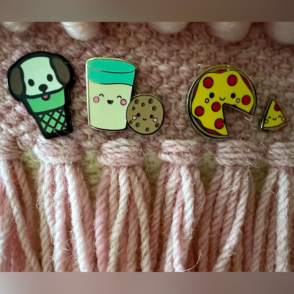 Lot of 3 Pins